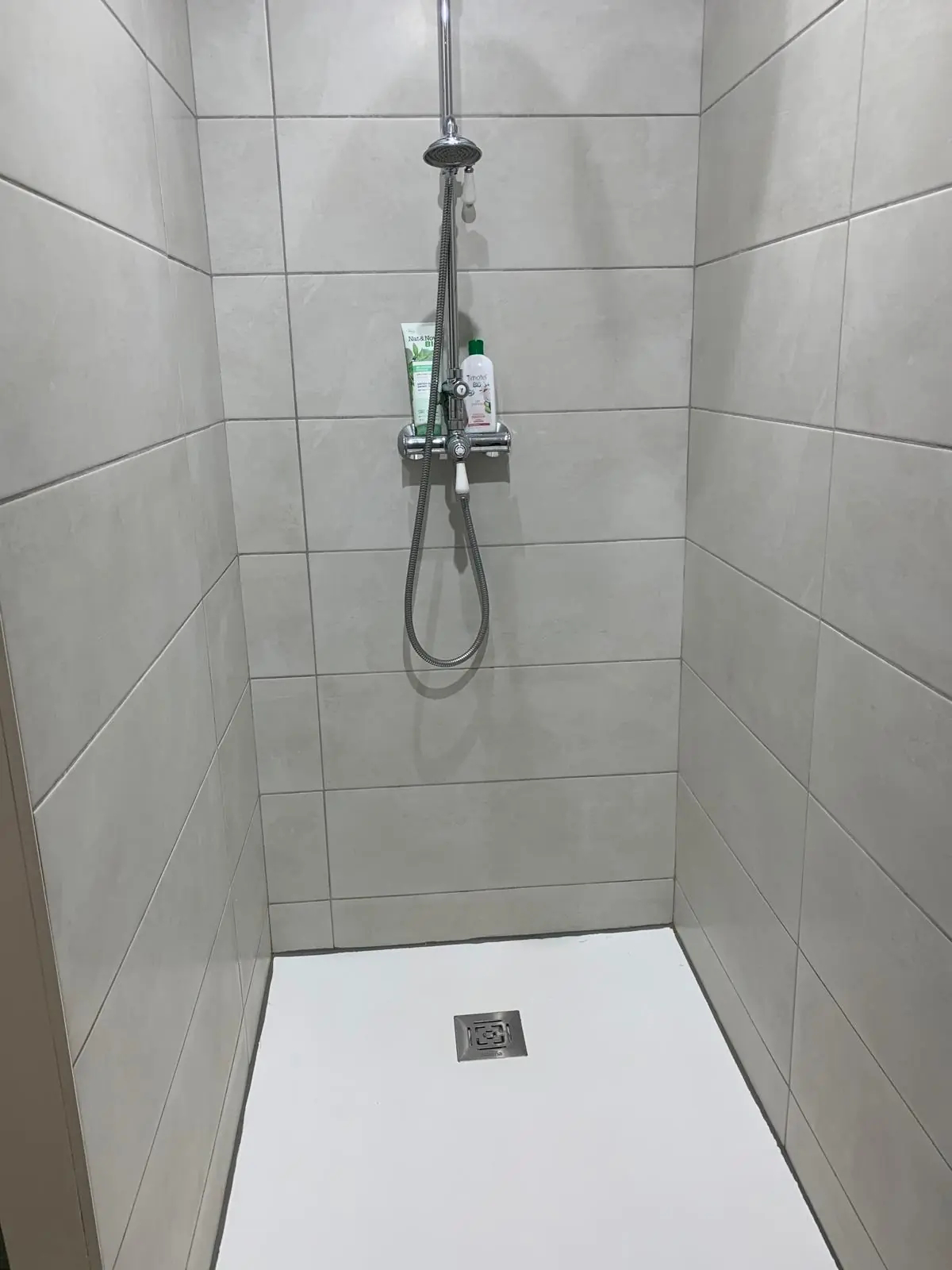 La douche à l'italienne de la suite parentale